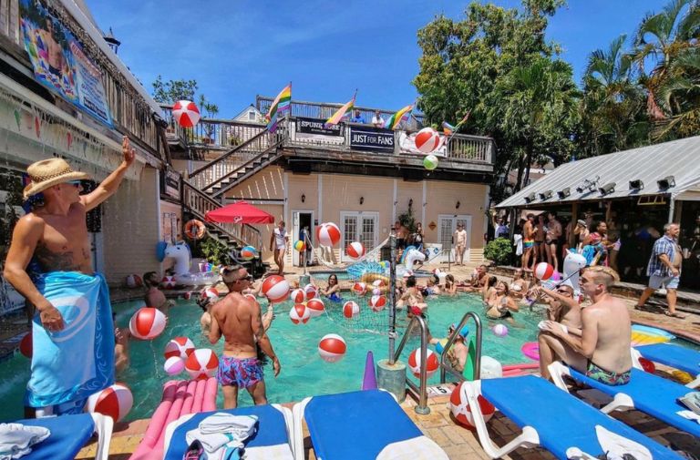 New Orleans House - Gay Guesthouse Bar